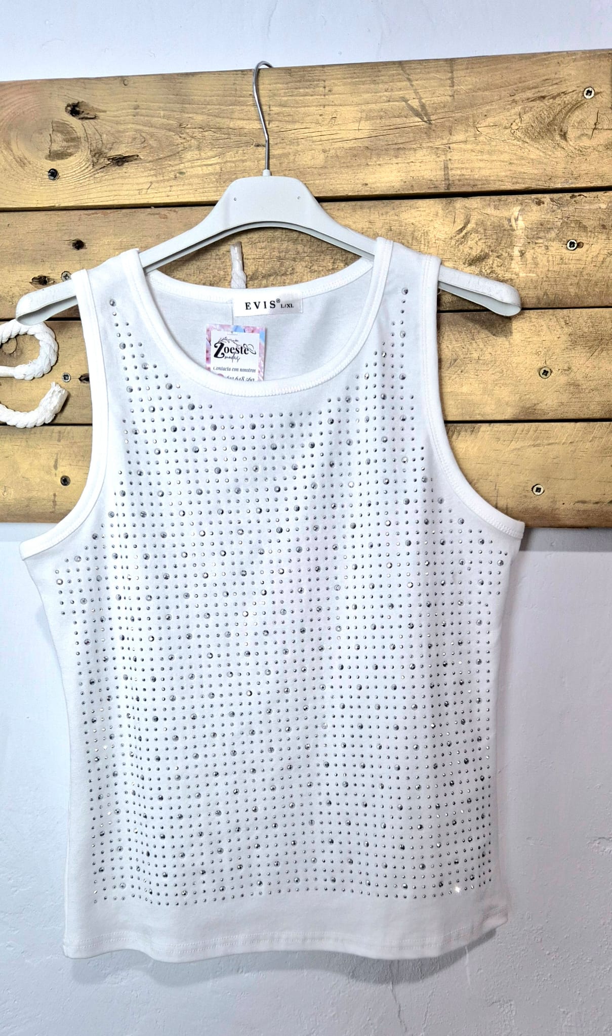 Top blanco de tirantes con pedrería brillante