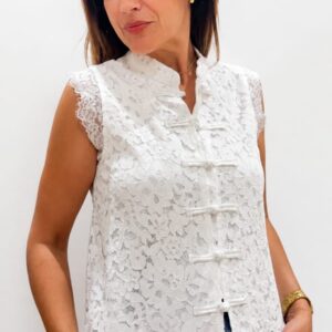 Blusa de Encaje Blanco con Cuello Oriental y Botones Cheongsam