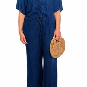 Conjunto de dos piezas azul marino con blusa fruncida y pantalón fluido