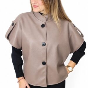 Chaqueta Capa Efecto Cuero en Tono Visón con Botones
