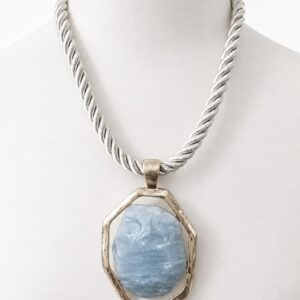 Collar de Cordón Trenzado Plateado con Maxi Colgante de Piedra Azul Celeste