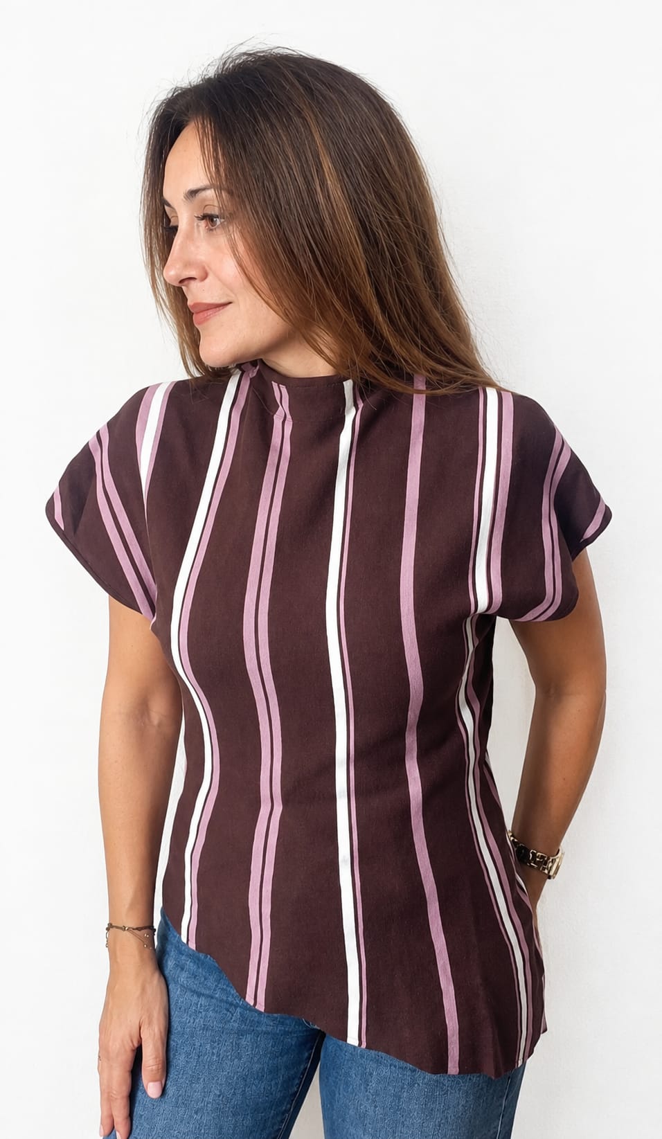 Top de Punto Fino a Rayas Verticales con Cuello Perkin y Manga Corta
